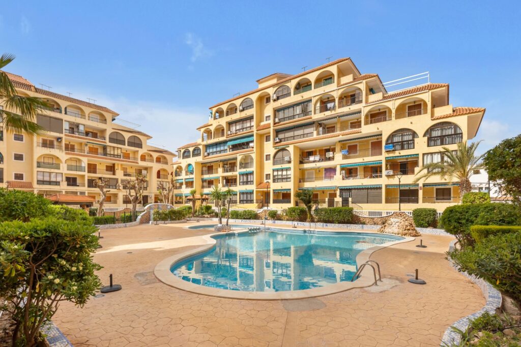 Apartment in Torrevieja (La Mata)