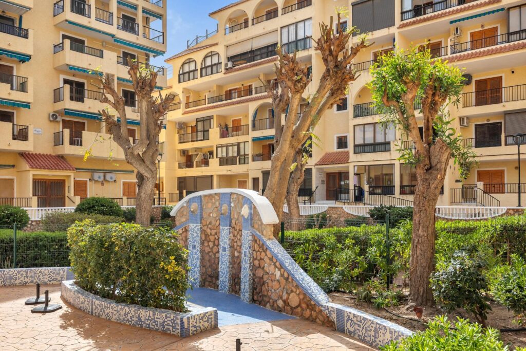 Apartment in Torrevieja (La Mata)