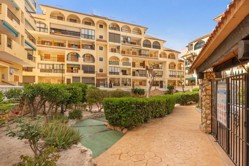 Apartment in Torrevieja (La Mata)