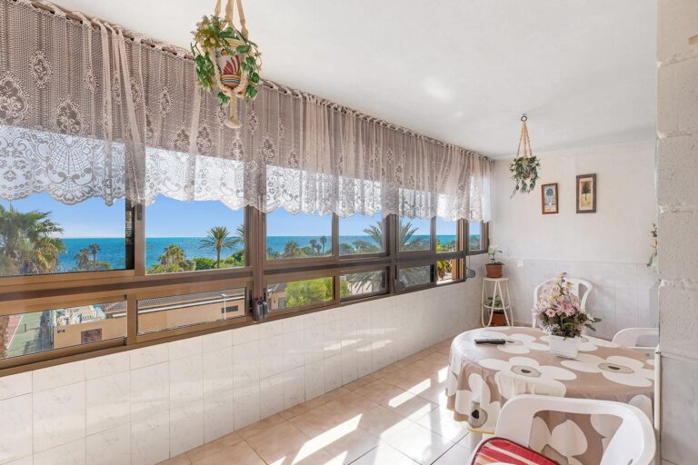 Apartment in Torrevieja (La Mata)
