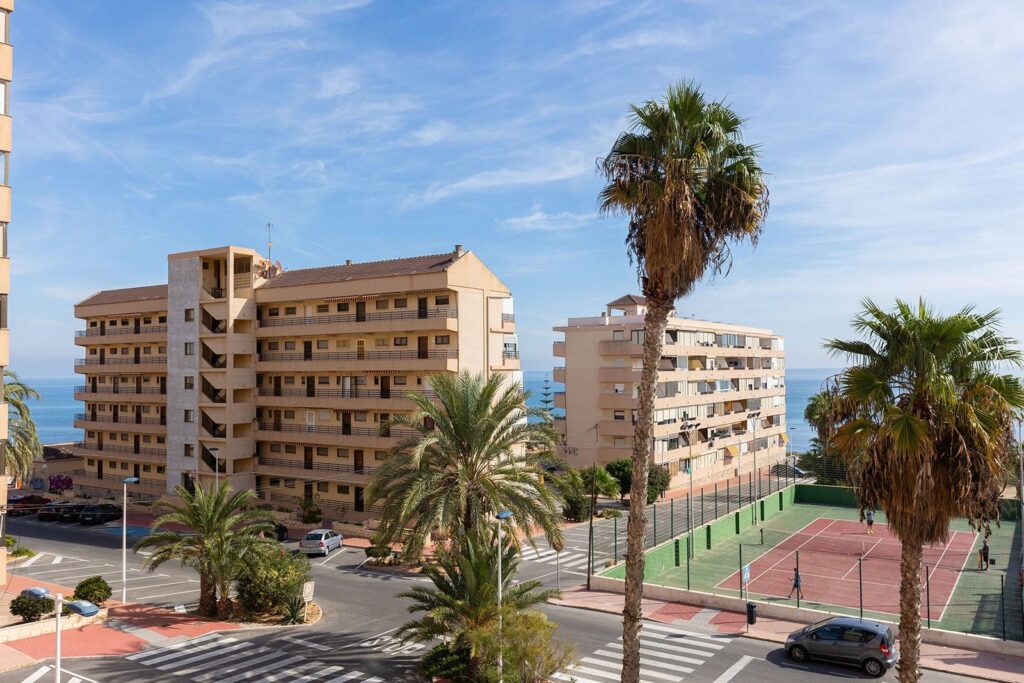 Apartment in Torrevieja (La Mata)
