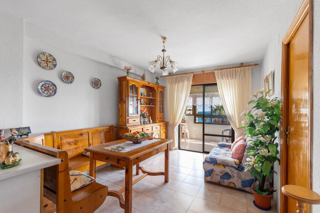 Apartment in Torrevieja (La Mata)
