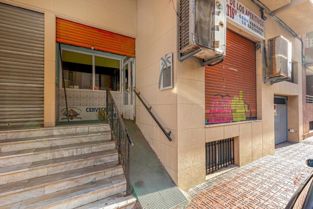 Commercial property in Torrevieja (Playa del Cura)