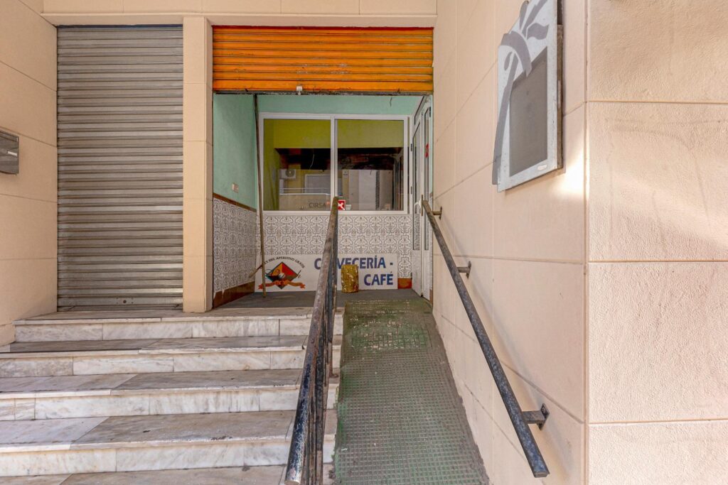Commercial property in Torrevieja (Playa del Cura)