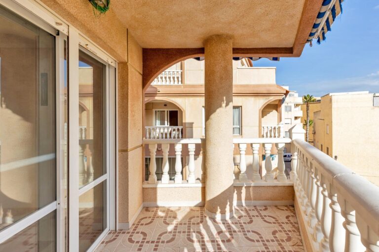 Apartment in Torrevieja (La Mata)